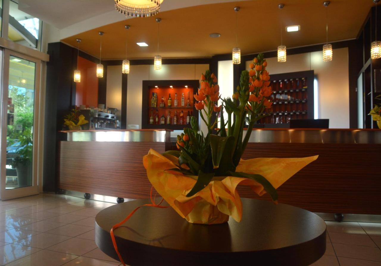Hotel Orly Cesena Bagian luar foto