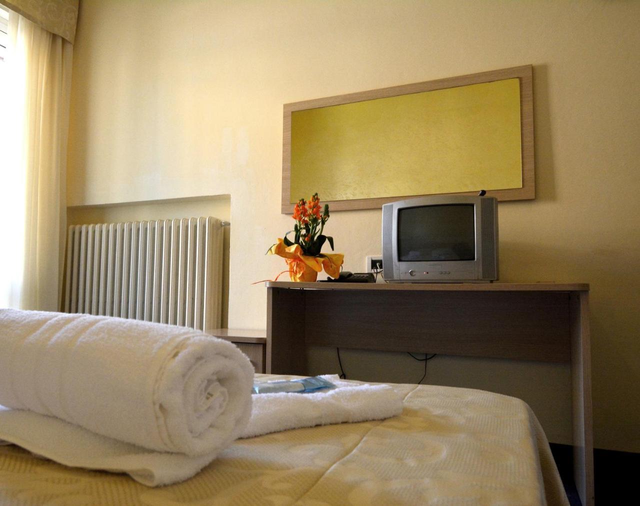 Hotel Orly Cesena Bagian luar foto