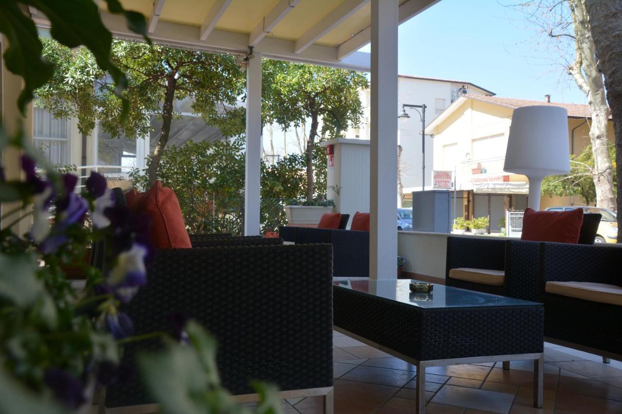 Hotel Orly Cesena Bagian luar foto