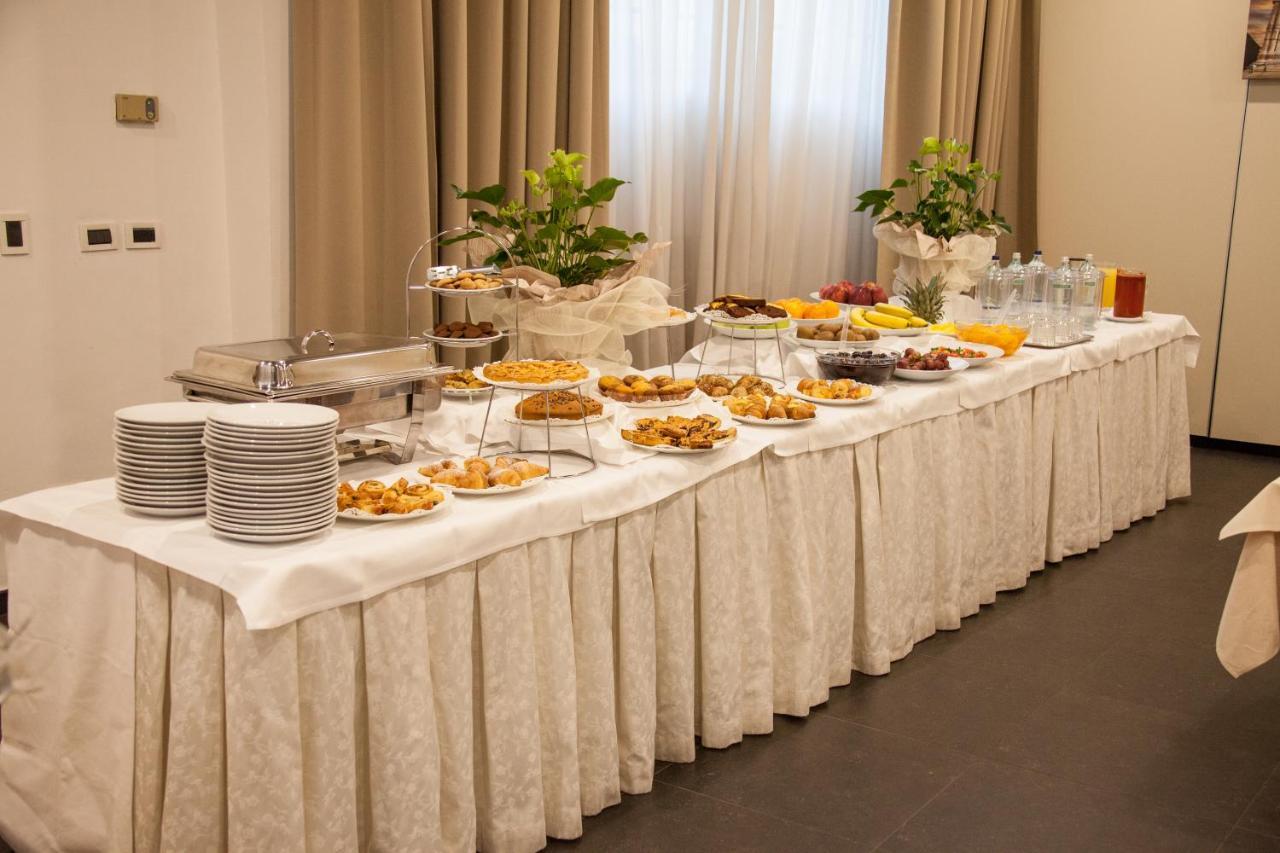 Hotel Orly Cesena Bagian luar foto